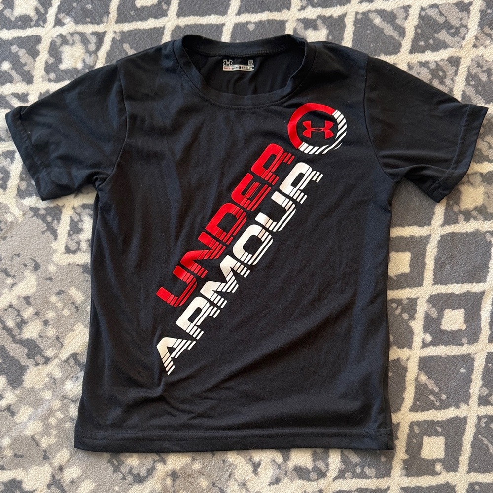 Under Armour Kids Tee in Black and Red